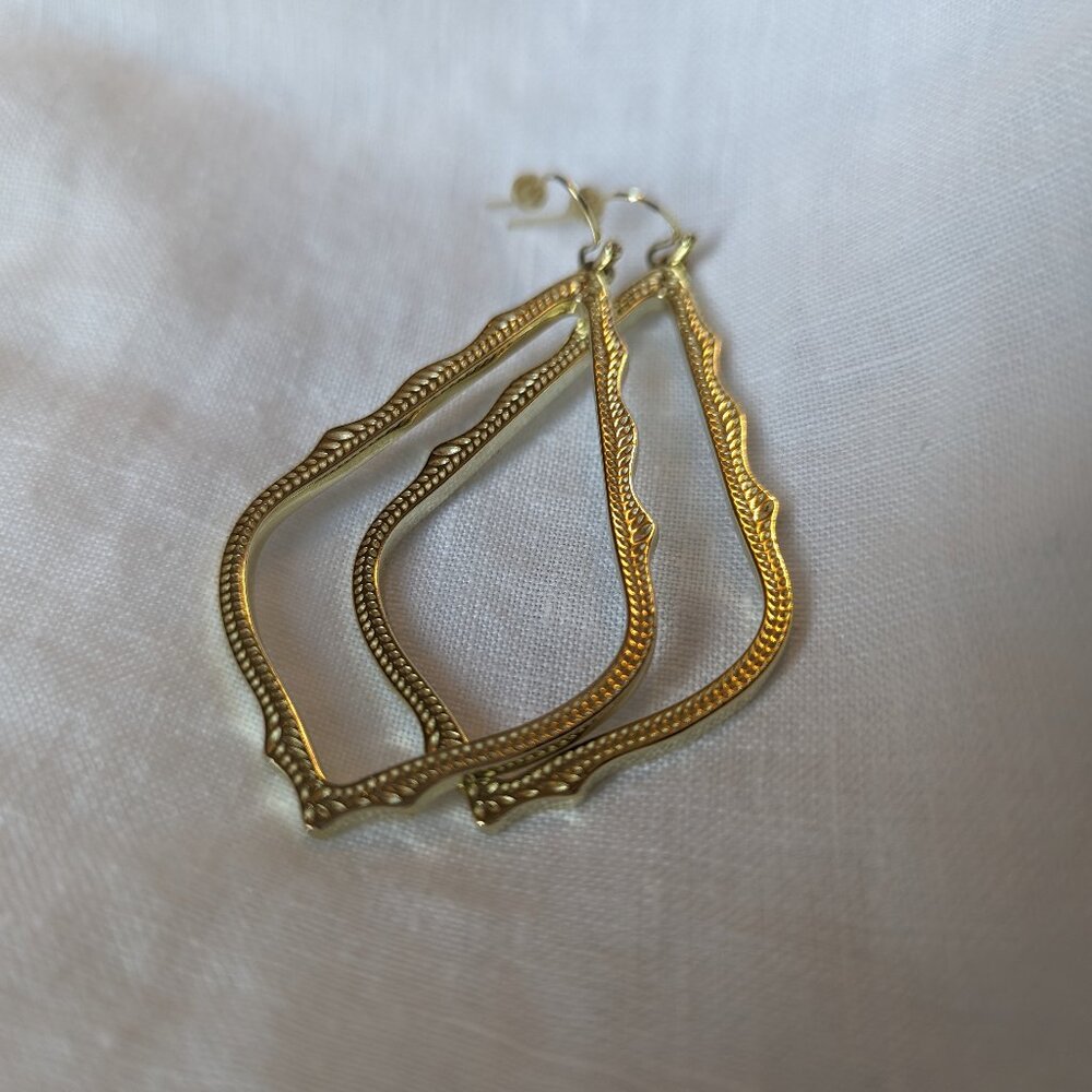 Kendra Scott Sophee Drop Earrings in Gold